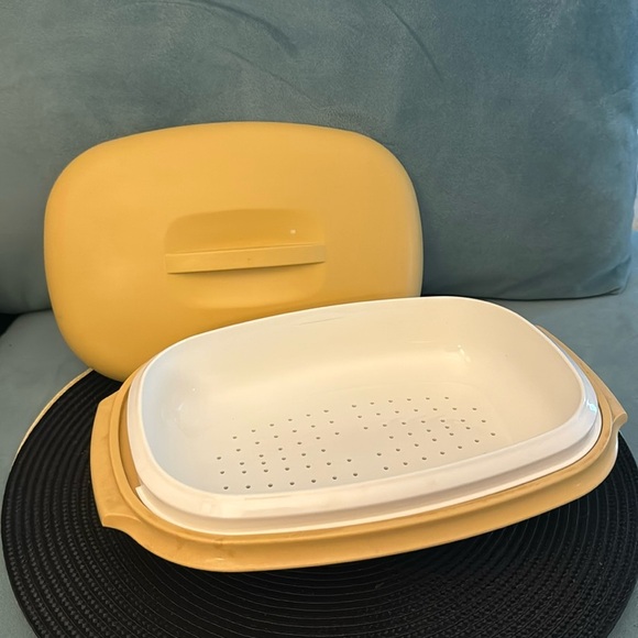 Tupperware Other - VTG Tupperware Harvest Gold Microwave Vegetable Steamer 3 Piece Dish